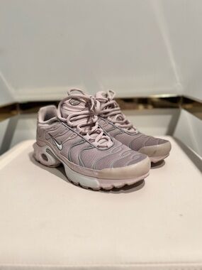 Nike AirMax Plus “Plum Fog”